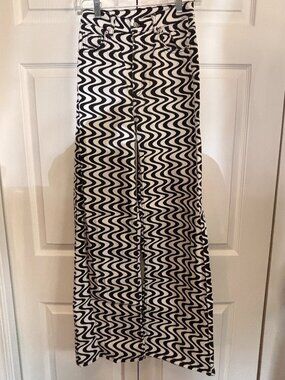 Divided by H&M Pants – Size 2 – Black & White Wave Print – Excellent Condition